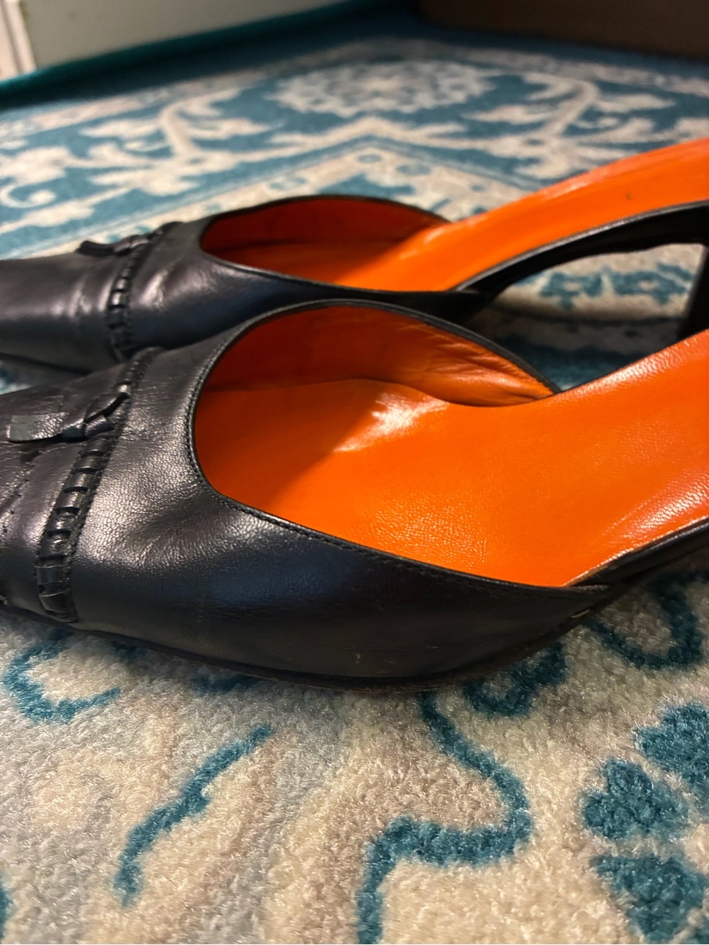 Authentic Vintage Gucci Black women’s leather slip ons. 8 1/2 - Picture 4 of 11